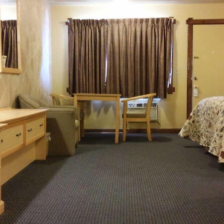 Budget Host Longhorn Motel Byers 외부 사진